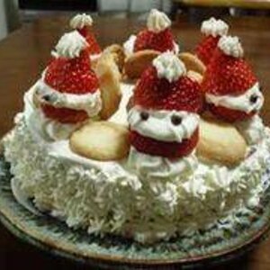 簡単　ケーキの飾りに★イチゴでサンタさん